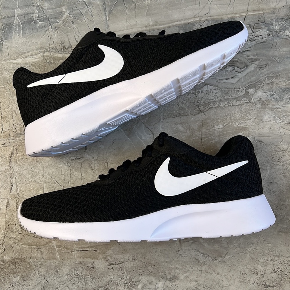 New Nike Tanjun black sneakers shoes - Picture 2 of 9